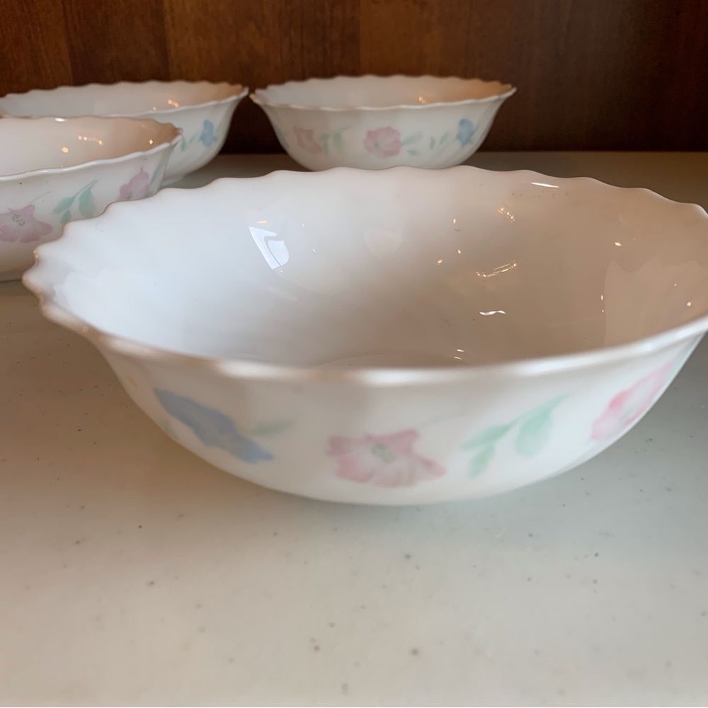 4 CLOE by Arcopal France Floral Milk Glass Pastel Scalloped Soup Cereal Bowls